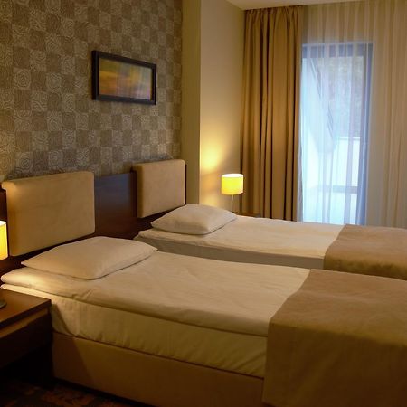 Hotel Via Baltica Lomza Bagian luar foto