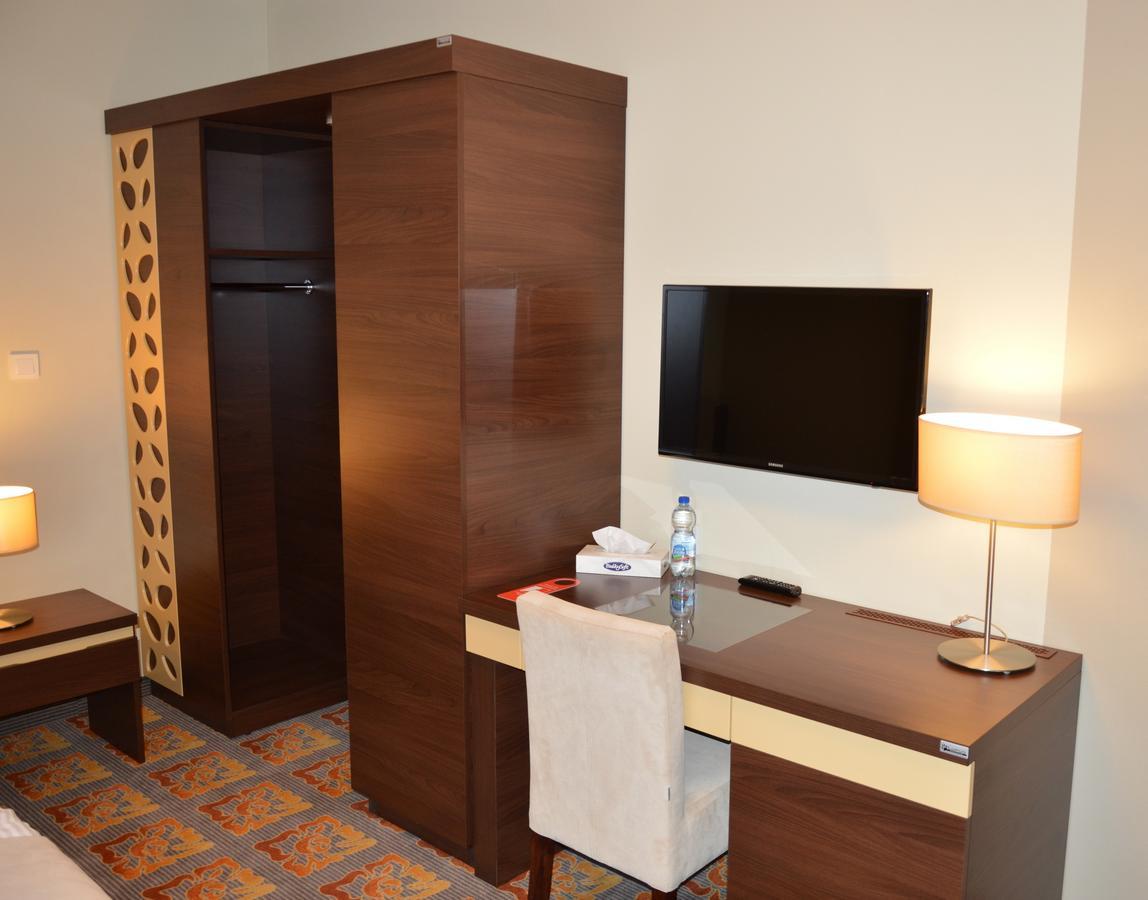 Hotel Via Baltica Lomza Bagian luar foto