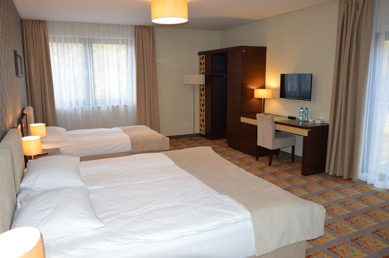 Hotel Via Baltica Lomza Bagian luar foto