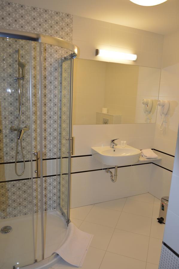 Hotel Via Baltica Lomza Bagian luar foto