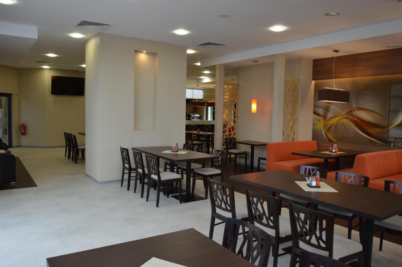 Hotel Via Baltica Lomza Bagian luar foto